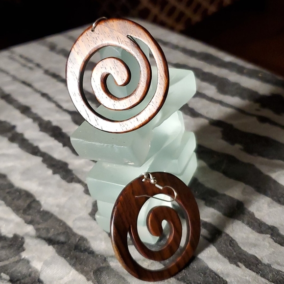 Wood Swirl Earrings - Picture 4 of 4